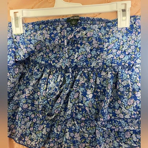 Cute mini skirt - Picture 1 of 3